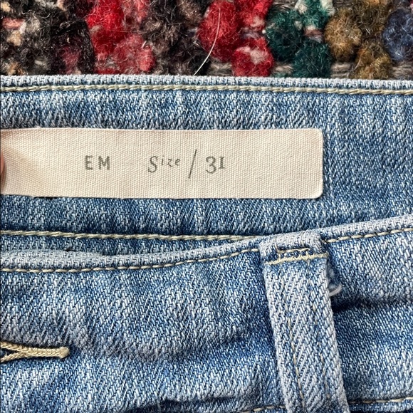 Pilcro cute and comfy "Em" Raw Hem Distressed Jeans, Size 31 - Picture 5 of 6